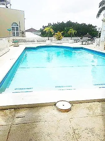 Columbus Heights Apt 26 F أوشو ريوس 0*,  جامايكا